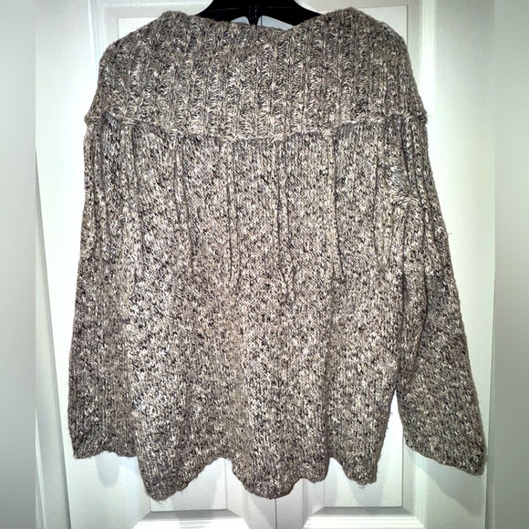 Chico’s Women's Gray Knit Sweater cowel neck off-shoulder w tassles Sz 2P VGUC - Picture 3 of 7